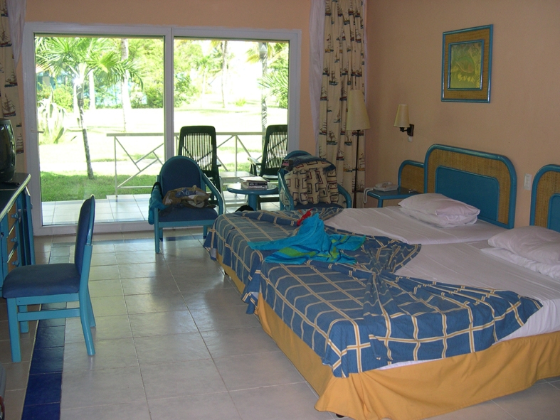 DSCN3013 Our room, with verandah and sea view, at Villa Cojimar (Cayo Guillermo).
Vrt rum, med veranda och havsutsikt, p hotell Villa Cojimar (Cayo Guillermo).
Photo/Foto: Gabriella