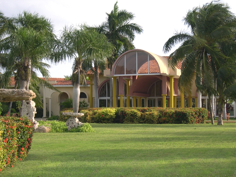 DSCN3065 The resort's reception entrance.
Huvudentren till hotellet.
Photo/Foto: Gabriella