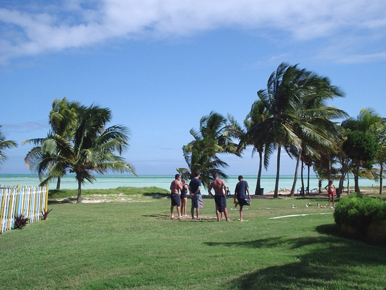 P1020066 View over the boules pitch from one of the resort's pools.
Utsikt ver boule-banan frn en av hotellets simbassnger.
Photo/Foto: Ian