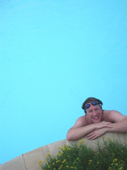 PB200175 Ian in his favourite pool at Villa Cojimar (Cayo Guillermo).
Ian i sin favoritbassng p hotell Villa Cojimar (Cayo Guillermo).
Photo/Foto: Gabriella      